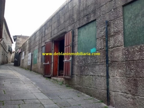 SE ALQUILA LOCAL DE 345M2 CON AMPLIA TERRAZA EN CASCO VIEJO DE TUI