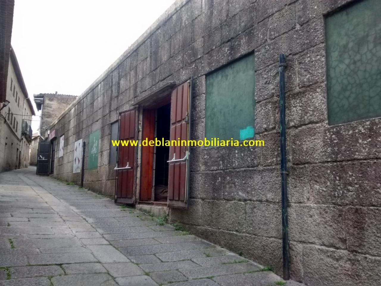 SE ALQUILA LOCAL DE 345M2 CON AMPLIA TERRAZA EN CASCO VIEJO DE TUI