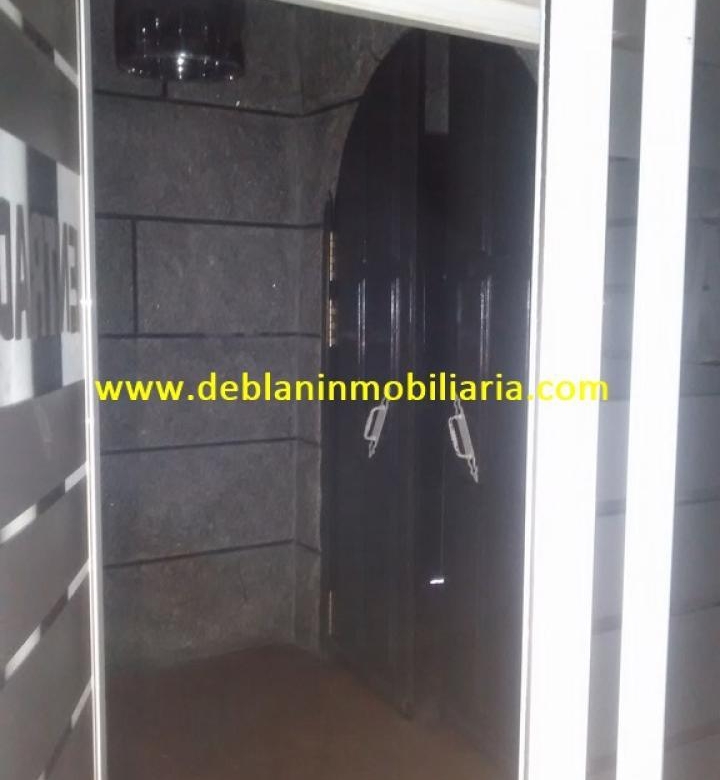 SE ALQUILA LOCAL DE 345M2 CON AMPLIA TERRAZA EN CASCO VIEJO DE TUI