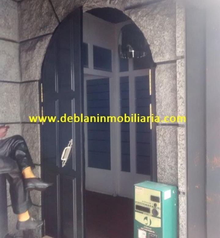 SE ALQUILA LOCAL DE 345M2 CON AMPLIA TERRAZA EN CASCO VIEJO DE TUI