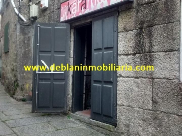SE ALQUILA LOCAL DE 345M2 CON AMPLIA TERRAZA EN CASCO VIEJO DE TUI