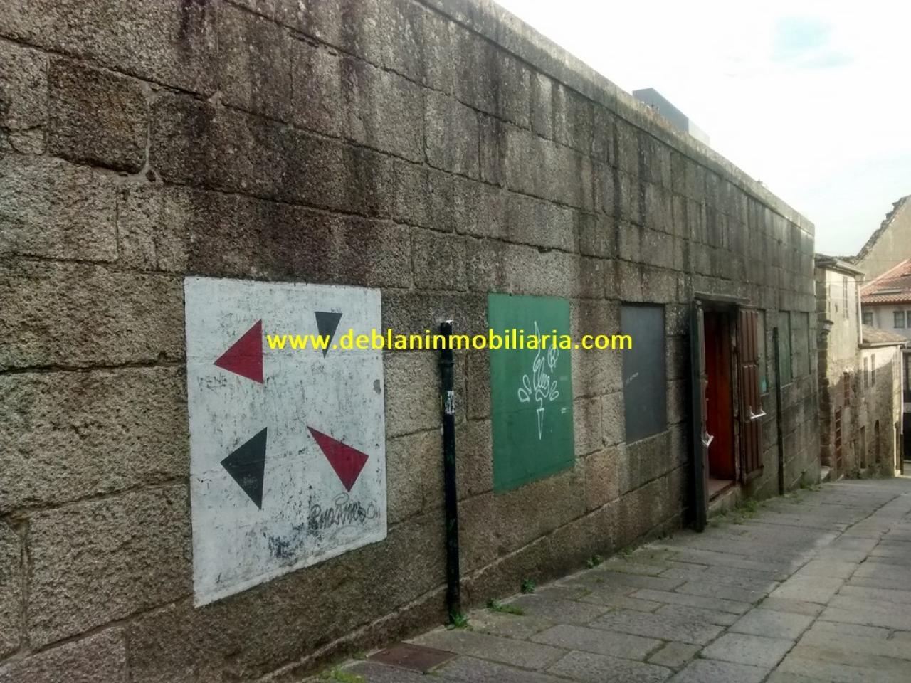 SE ALQUILA LOCAL DE 345M2 CON AMPLIA TERRAZA EN CASCO VIEJO DE TUI