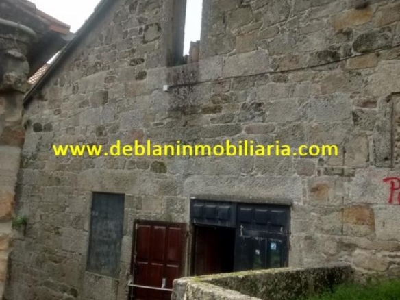 SE ALQUILA LOCAL DE 345M2 CON AMPLIA TERRAZA EN CASCO VIEJO DE TUI