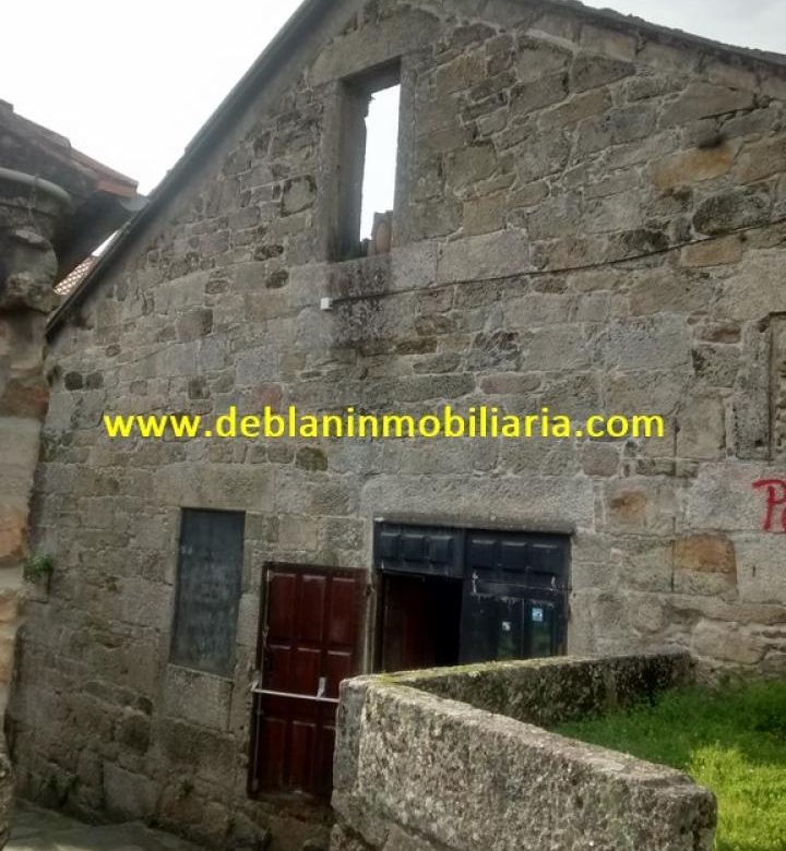 SE ALQUILA LOCAL DE 345M2 CON AMPLIA TERRAZA EN CASCO VIEJO DE TUI
