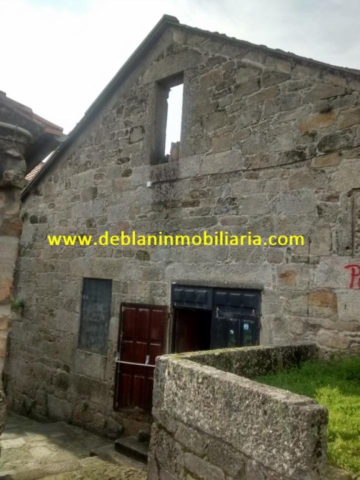 SE ALQUILA LOCAL DE 345M2 CON AMPLIA TERRAZA EN CASCO VIEJO DE TUI
