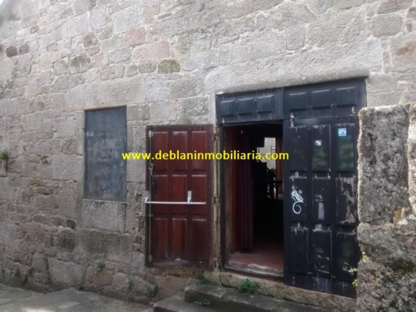 SE ALQUILA LOCAL DE 345M2 CON AMPLIA TERRAZA EN CASCO VIEJO DE TUI