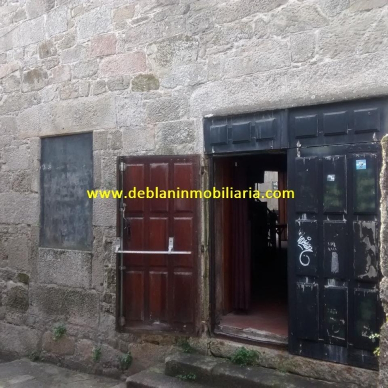 SE ALQUILA LOCAL DE 345M2 CON AMPLIA TERRAZA EN CASCO VIEJO DE TUI