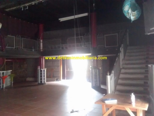 SE ALQUILA LOCAL DE 345M2 CON AMPLIA TERRAZA EN CASCO VIEJO DE TUI