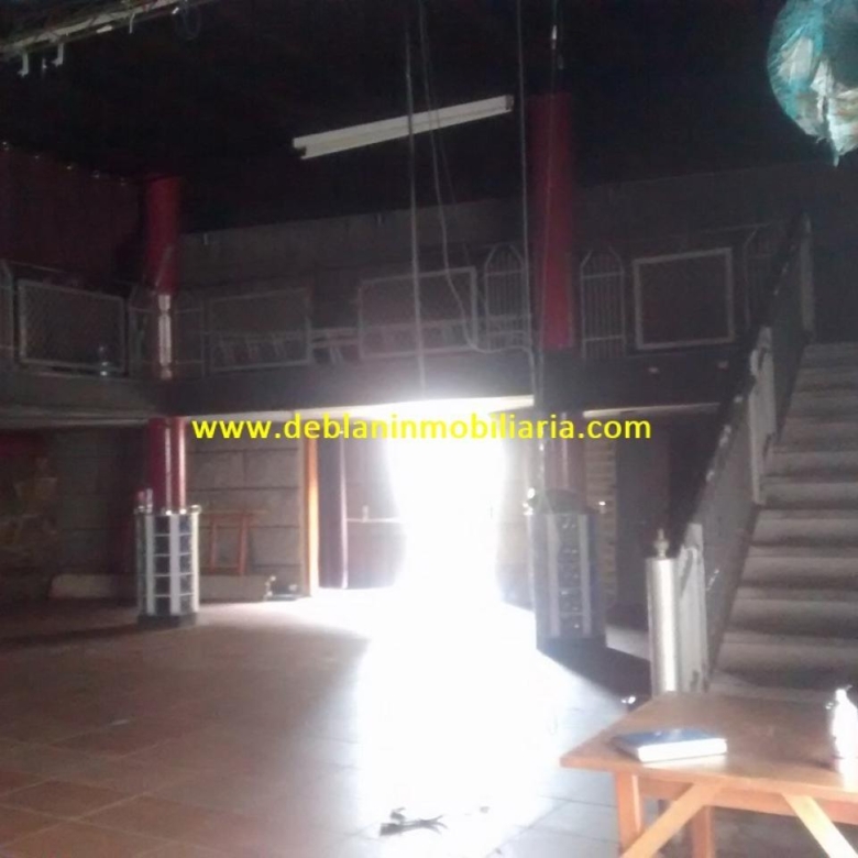 SE ALQUILA LOCAL DE 345M2 CON AMPLIA TERRAZA EN CASCO VIEJO DE TUI