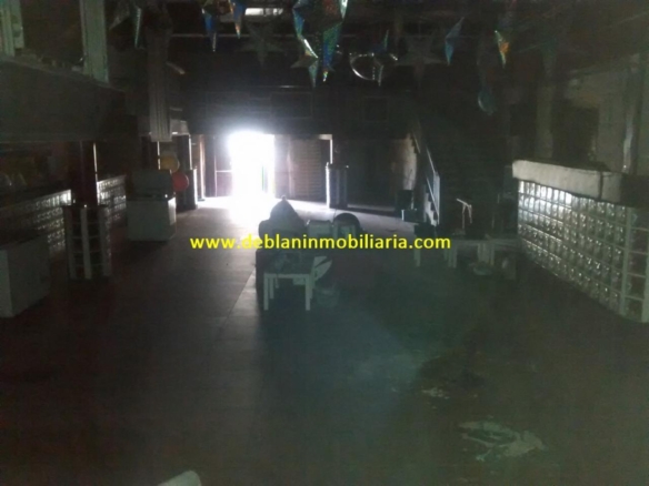 SE ALQUILA LOCAL DE 345M2 CON AMPLIA TERRAZA EN CASCO VIEJO DE TUI