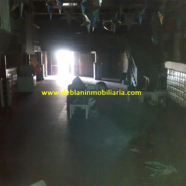 SE ALQUILA LOCAL DE 345M2 CON AMPLIA TERRAZA EN CASCO VIEJO DE TUI