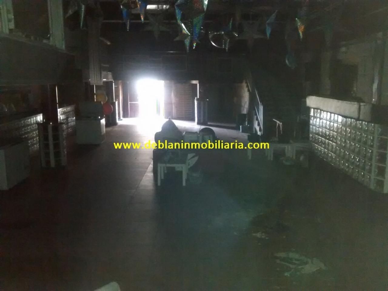 SE ALQUILA LOCAL DE 345M2 CON AMPLIA TERRAZA EN CASCO VIEJO DE TUI