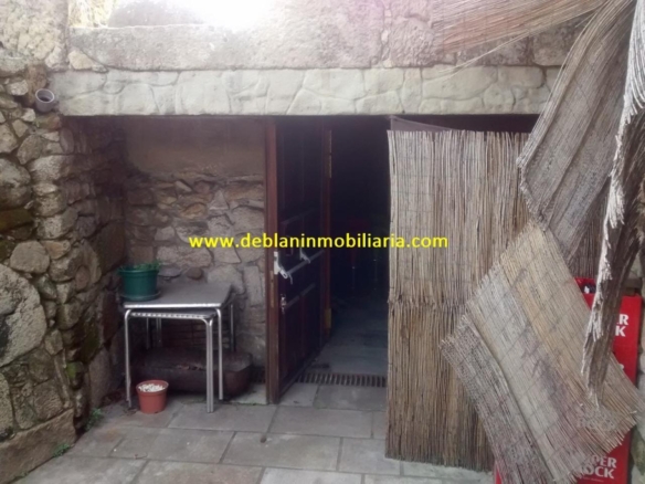SE ALQUILA LOCAL DE 345M2 CON AMPLIA TERRAZA EN CASCO VIEJO DE TUI