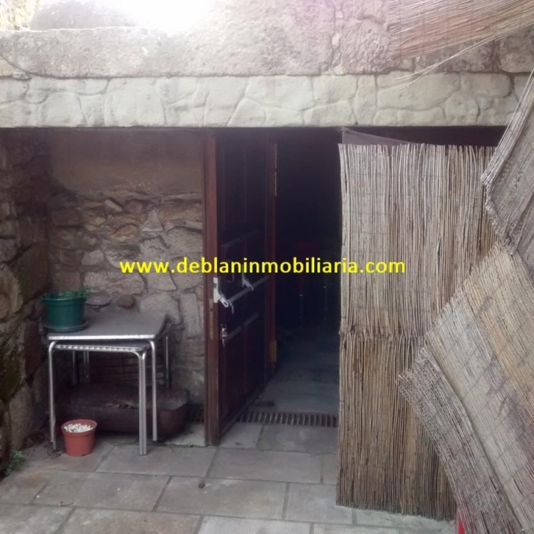 SE ALQUILA LOCAL DE 345M2 CON AMPLIA TERRAZA EN CASCO VIEJO DE TUI