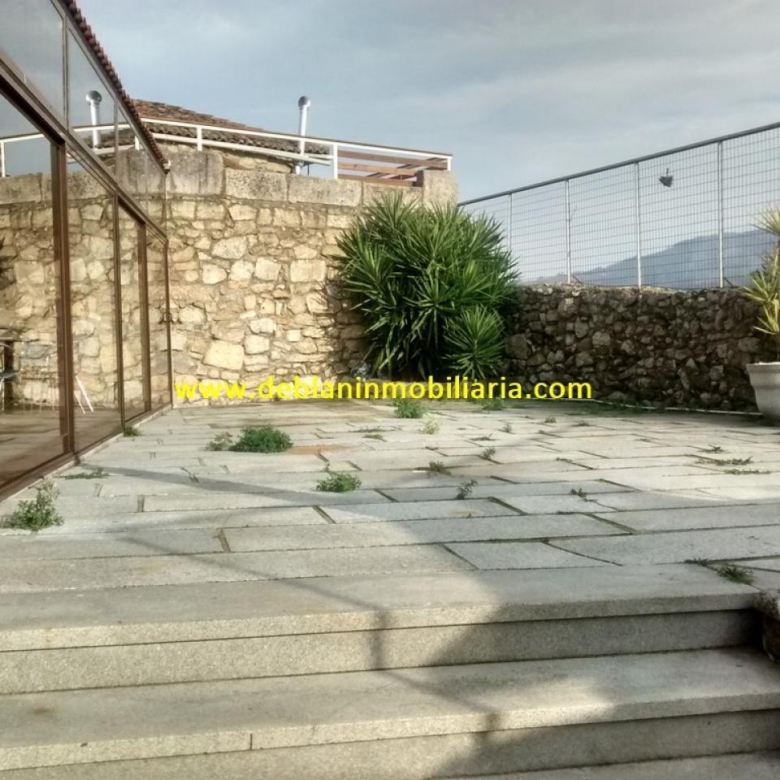 SE ALQUILA LOCAL DE 345M2 CON AMPLIA TERRAZA EN CASCO VIEJO DE TUI