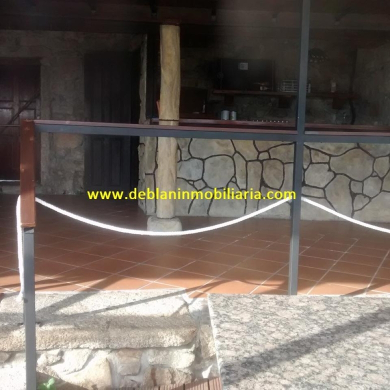 SE ALQUILA LOCAL DE 345M2 CON AMPLIA TERRAZA EN CASCO VIEJO DE TUI