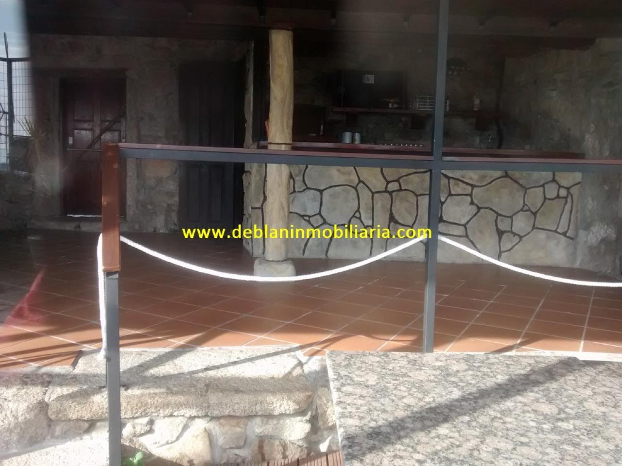 SE ALQUILA LOCAL DE 345M2 CON AMPLIA TERRAZA EN CASCO VIEJO DE TUI