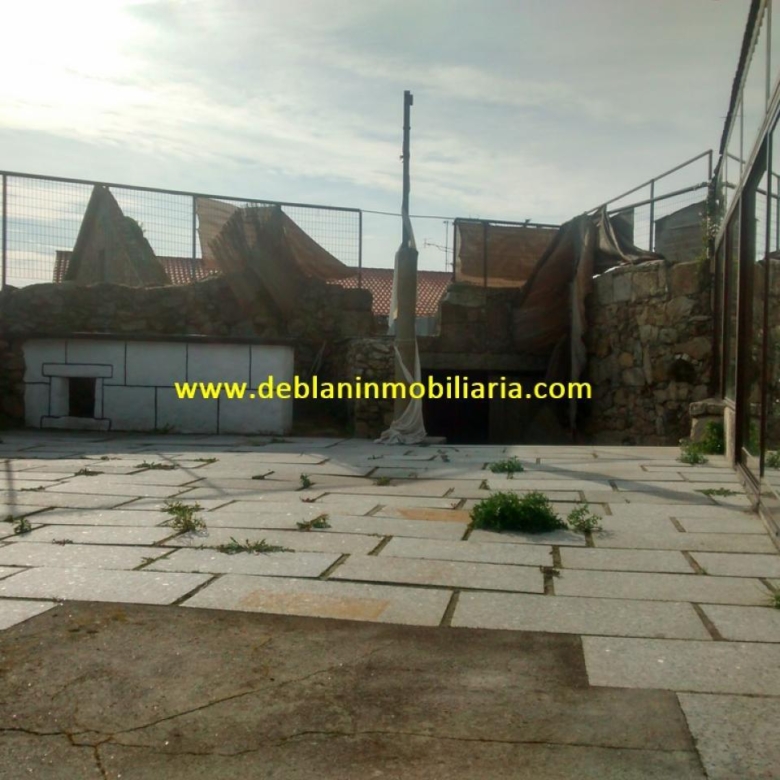 SE ALQUILA LOCAL DE 345M2 CON AMPLIA TERRAZA EN CASCO VIEJO DE TUI