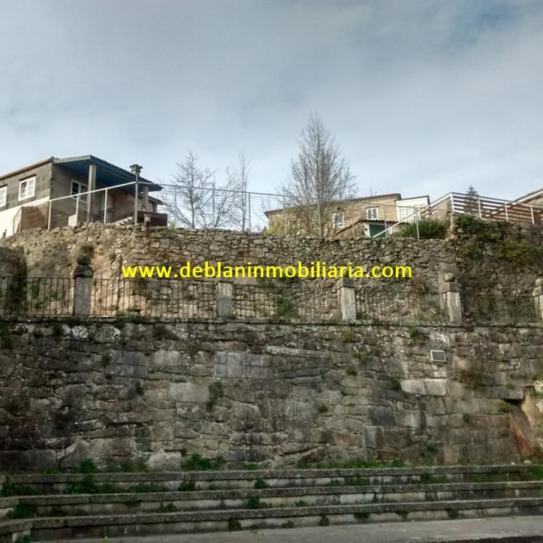 SE ALQUILA LOCAL DE 345M2 CON AMPLIA TERRAZA EN CASCO VIEJO DE TUI