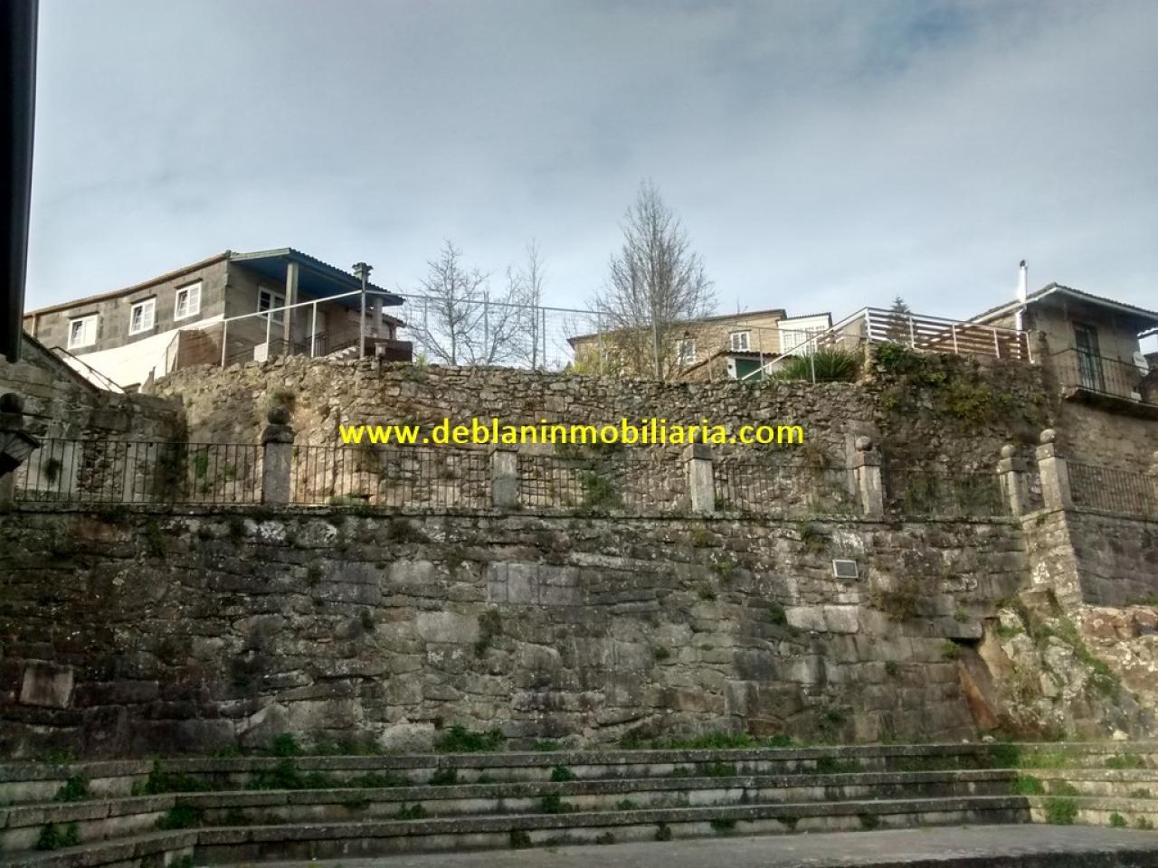 SE ALQUILA LOCAL DE 345M2 CON AMPLIA TERRAZA EN CASCO VIEJO DE TUI