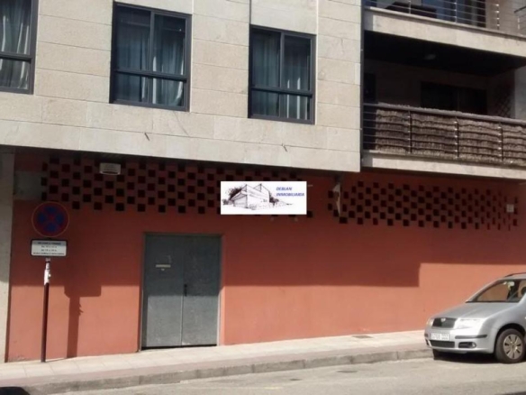 SE ALQUILA / VENDE LOCAL COMERCIAL EN TOMIÑO