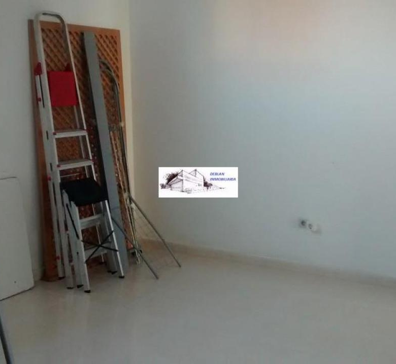 SE ALQUILA LOCAL COMERCIAL EN GOIAN SIN TRASPASO
