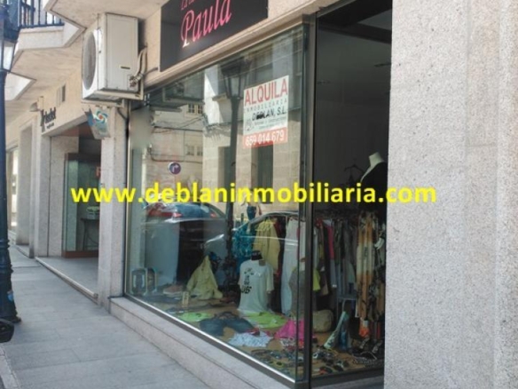 SE ALQUILA AMPLIO LOCAL CENTRICO Y ACONDICIONADO EN TUI