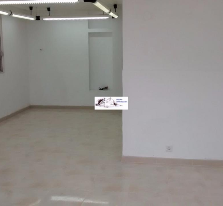 SE ALQUILA LOCAL COMERCIAL CON ZONA EXTERIOR A PIE DE CALLE EN CANGAS