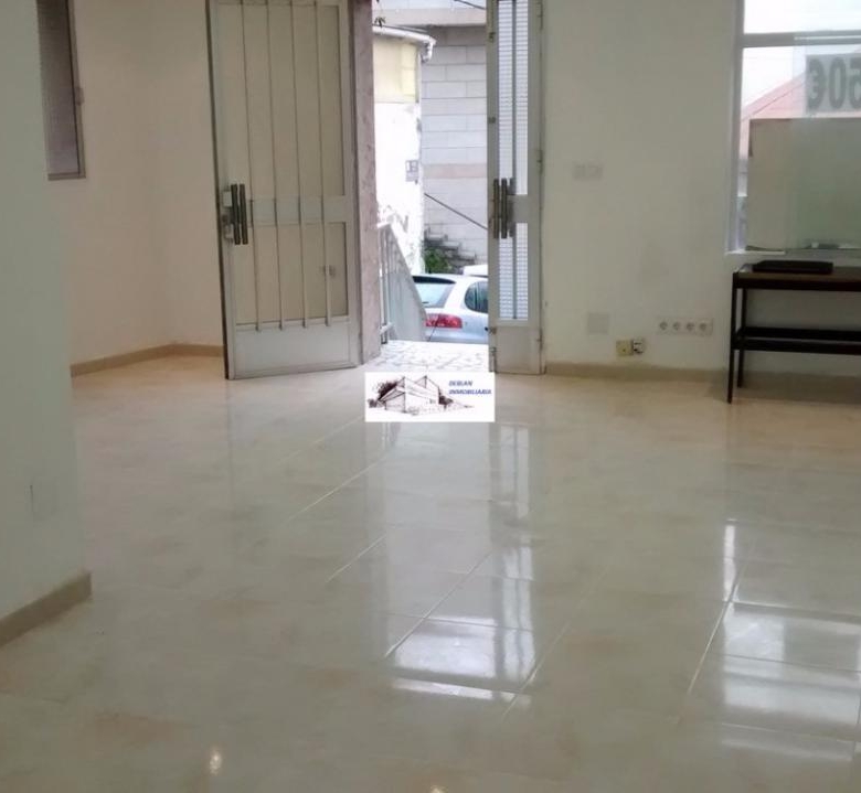 SE ALQUILA LOCAL COMERCIAL CON ZONA EXTERIOR A PIE DE CALLE EN CANGAS