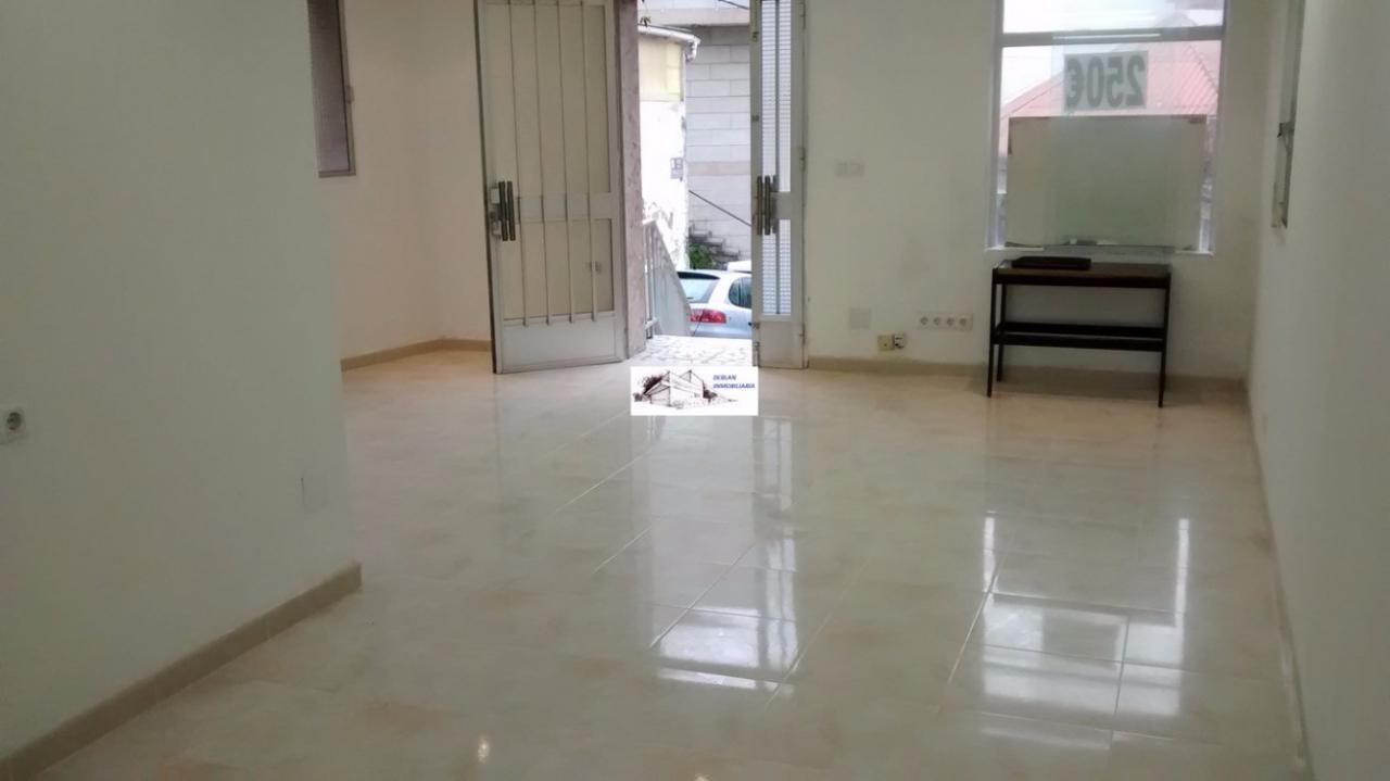 SE ALQUILA LOCAL COMERCIAL CON ZONA EXTERIOR A PIE DE CALLE EN CANGAS