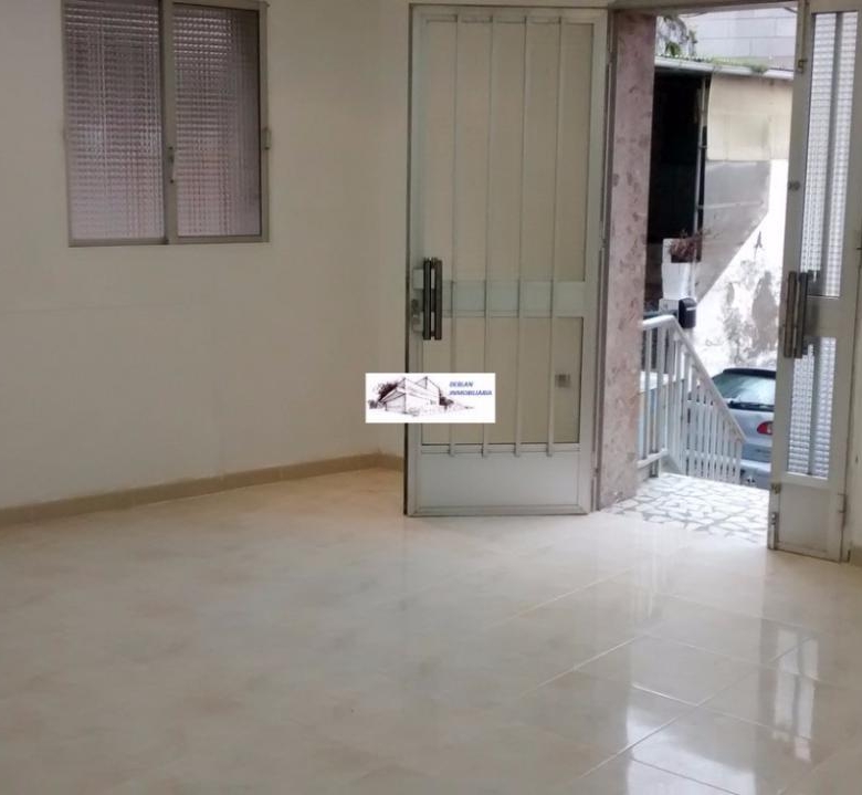 SE ALQUILA LOCAL COMERCIAL CON ZONA EXTERIOR A PIE DE CALLE EN CANGAS