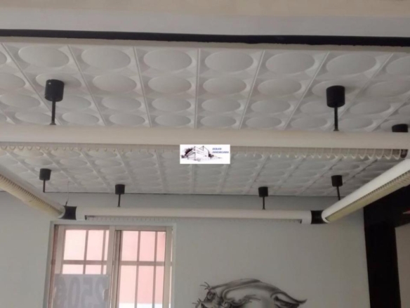 SE ALQUILA LOCAL COMERCIAL CON ZONA EXTERIOR A PIE DE CALLE EN CANGAS