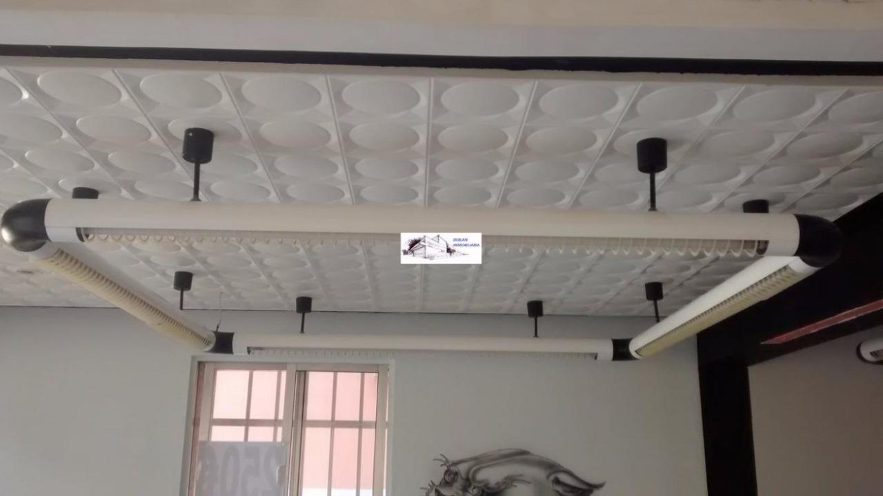 SE ALQUILA LOCAL COMERCIAL CON ZONA EXTERIOR A PIE DE CALLE EN CANGAS