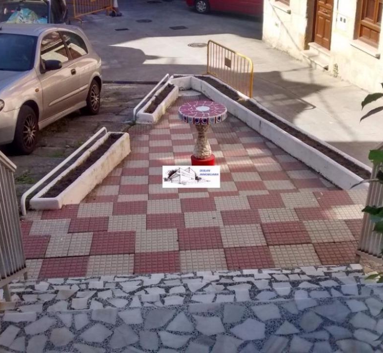 SE ALQUILA LOCAL COMERCIAL CON ZONA EXTERIOR A PIE DE CALLE EN CANGAS