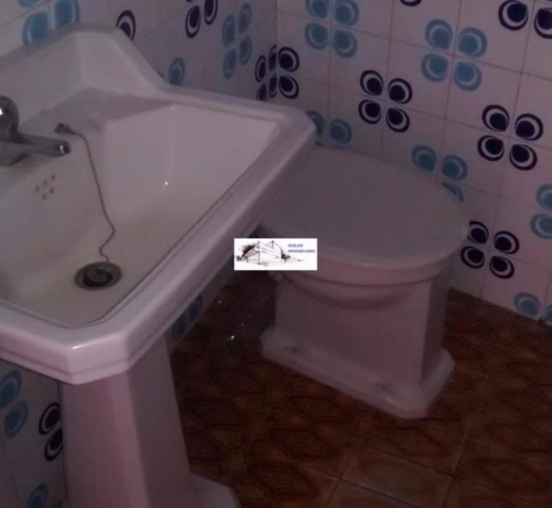 SE ALQUILA LOCAL COMERCIAL CON ZONA EXTERIOR A PIE DE CALLE EN CANGAS