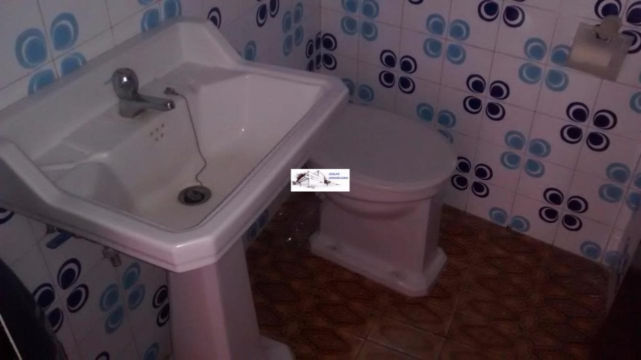 SE ALQUILA LOCAL COMERCIAL CON ZONA EXTERIOR A PIE DE CALLE EN CANGAS