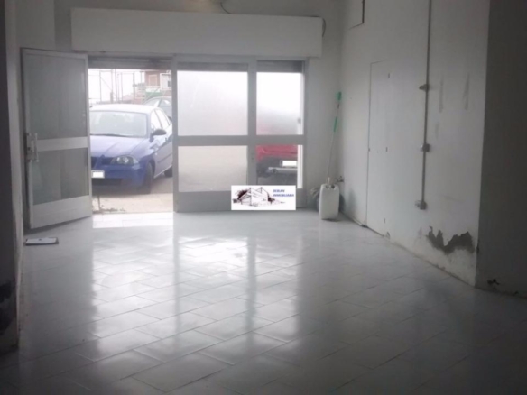 SE ALQUILA LOCAL COMERCIAL EN CANGAS