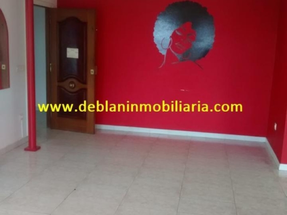 SE ALQUILA LOCAL CENTRICO Y EXTERIOR EN CANGAS