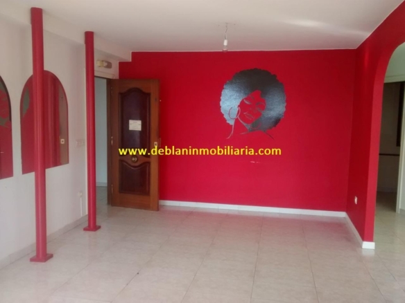 SE ALQUILA LOCAL CENTRICO Y EXTERIOR EN CANGAS