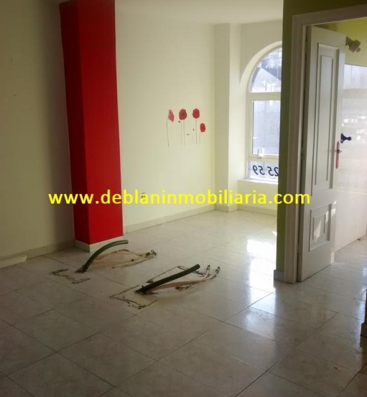SE ALQUILA LOCAL CENTRICO Y EXTERIOR EN CANGAS