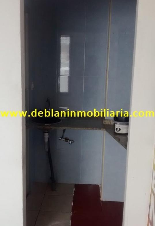 SE ALQUILA LOCAL COMERCIAL EN CANGAS