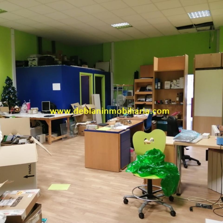 SE ALQUILA AMPLIO LOCAL COMERCIAL EN TUI