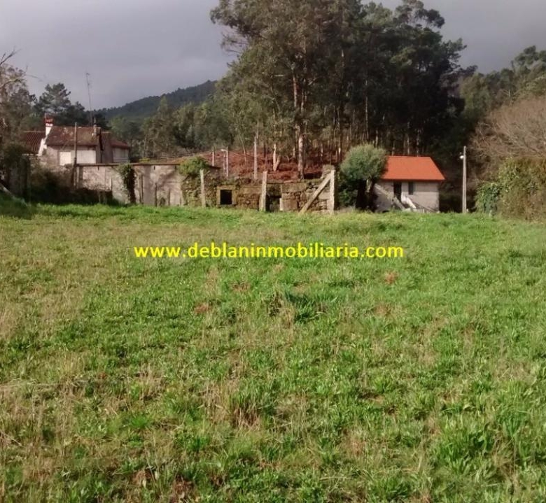 SE VENDE TERRENO EDIFICABLE DE 2.599m2, CON CASA DE PIEDRA PARA REHABILITAR EN TUI
