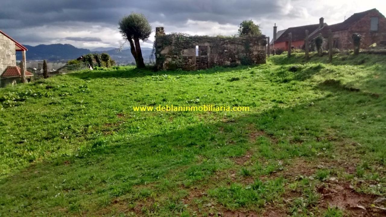 165355675000006385_16529483216 SE VENDE TERRENO EDIFICABLE DE 2.599m2, CON CASA DE PIEDRA PARA REHABILITAR EN TUI