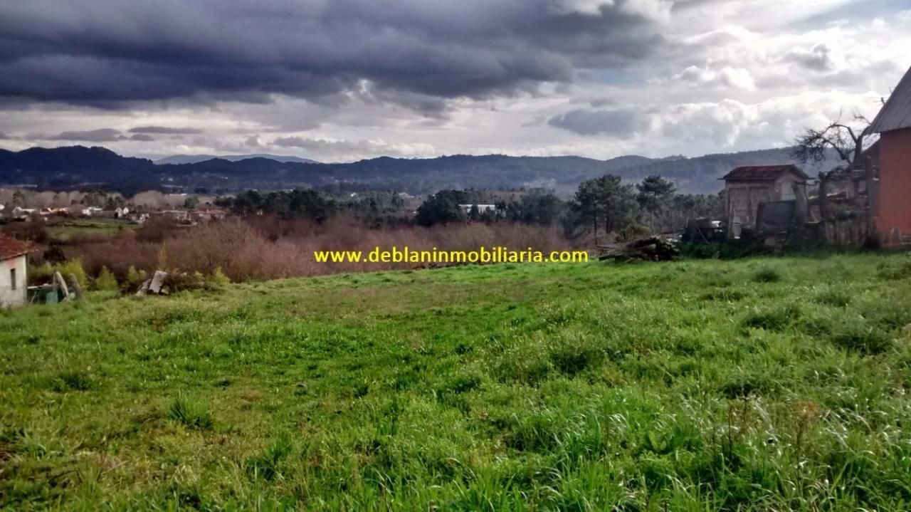 165355675100006385_16529483221 SE VENDE TERRENO EDIFICABLE DE 2.599m2, CON CASA DE PIEDRA PARA REHABILITAR EN TUI