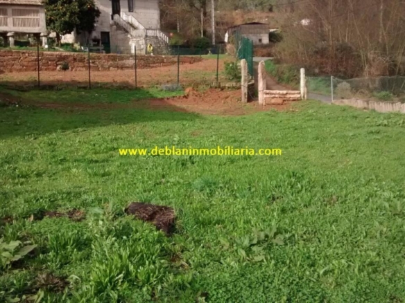 SE VENDE TERRENO EDIFICABLE DE 2.599m2, CON CASA DE PIEDRA PARA REHABILITAR EN TUI