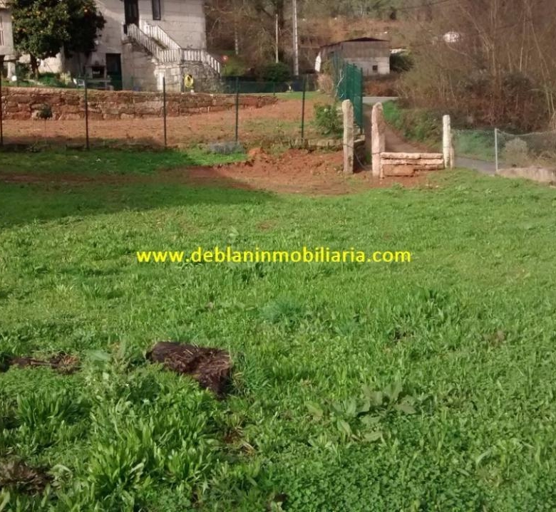 SE VENDE TERRENO EDIFICABLE DE 2.599m2, CON CASA DE PIEDRA PARA REHABILITAR EN TUI