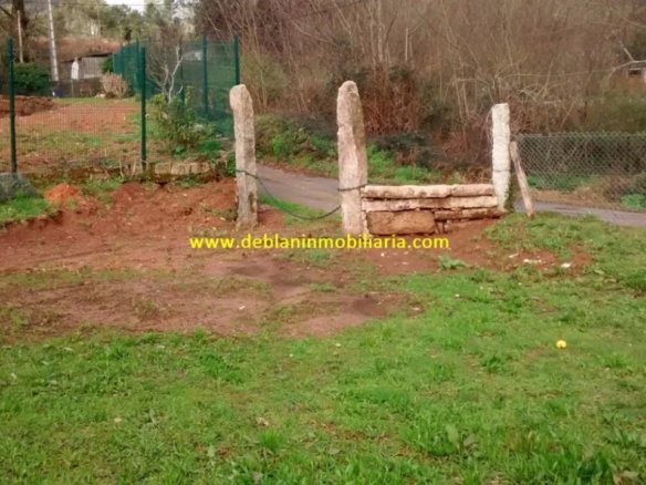 SE VENDE TERRENO EDIFICABLE DE 2.599m2, CON CASA DE PIEDRA PARA REHABILITAR EN TUI
