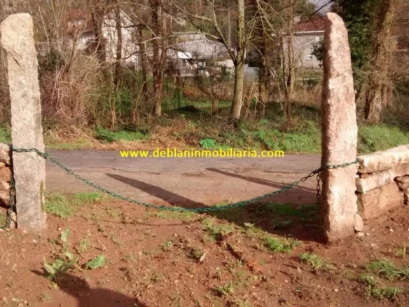 SE VENDE TERRENO EDIFICABLE DE 2.599m2, CON CASA DE PIEDRA PARA REHABILITAR EN TUI