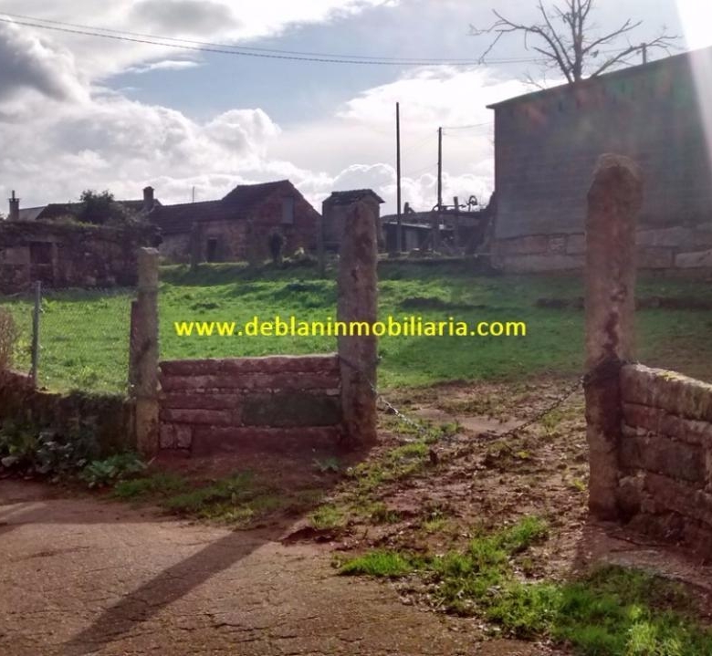 SE VENDE TERRENO EDIFICABLE DE 2.599m2, CON CASA DE PIEDRA PARA REHABILITAR EN TUI